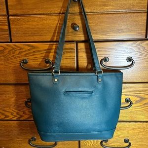 Jewel by thirty one shoulder bag.